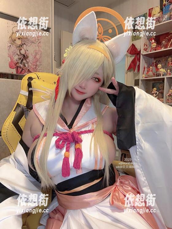 贝贝琪Becky 没注意到这高清照片里的贝贝琪Becky吗?艾斯德斯都快和我合影了!