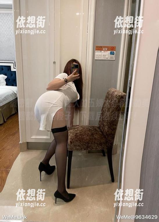 微密圈 - 哈哈，迷人的五姨太穿校服的美图就像网络段子，下载后必须分享！