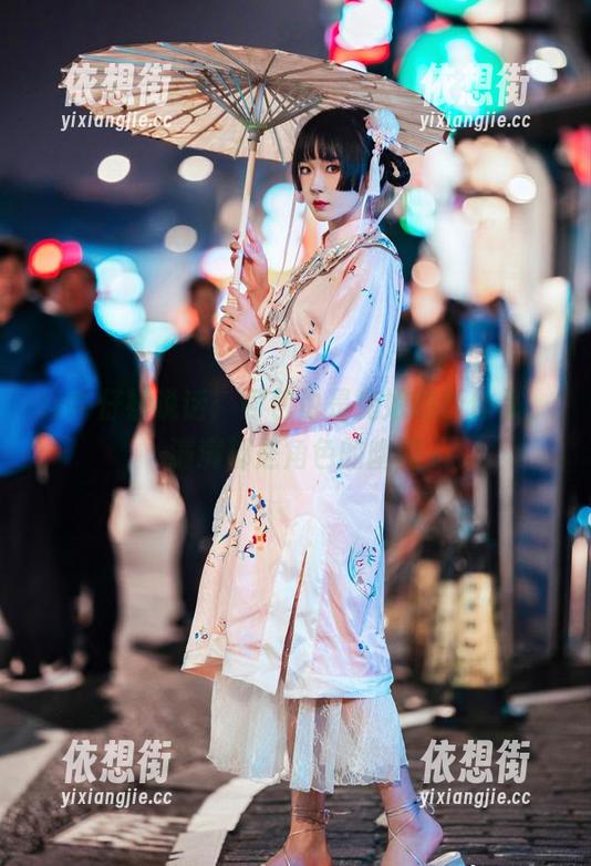 让牛仔裤说话：阿包也是兔娘的新作品，满满都是角色的幽微