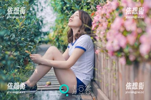 青豆客-谭晓彤 青豆客 - 谭晓彤内衣分享合集,每一款都让我想起一些“太多”的事情。