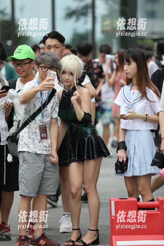 魔镜街拍 - 凯恩最新合集：雨季不再来，最后一次下雨前的道别。