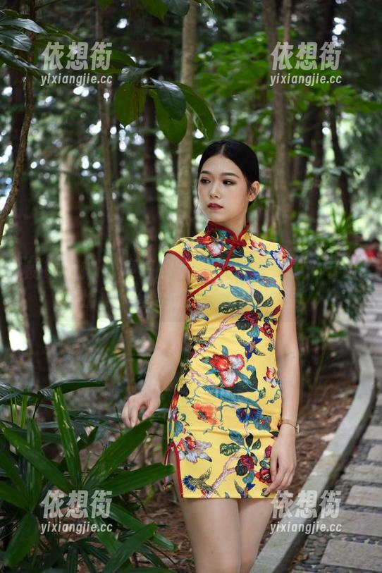 魔镜街拍 - 婷婷的定制图集：在寒风中走出了肉丝圣诞美人的新高度